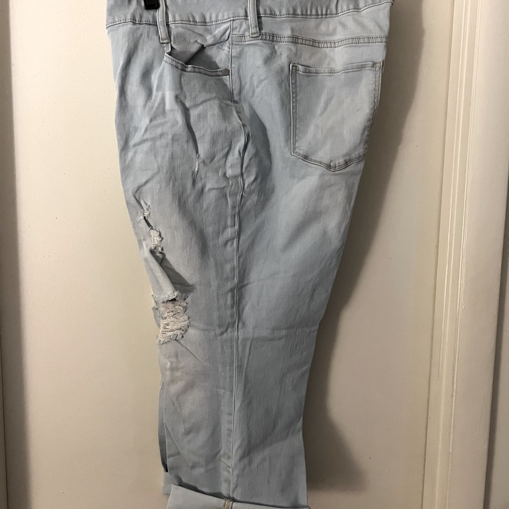 Acid wash distressed skinny crop jeans